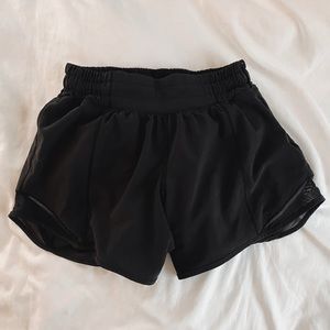 Lululemon Hotty Hot Low-Rise Lined Short 2.5” (long)
